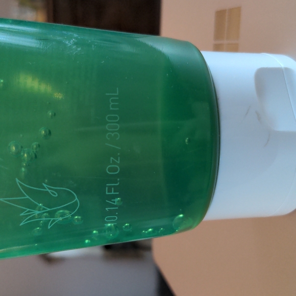 Innisfree Vitalizing Soothing Gel with Jeju Aloe - Picture 2 of 3